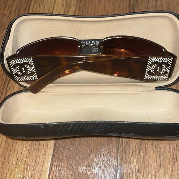 Chanel - Picture 8 of 10